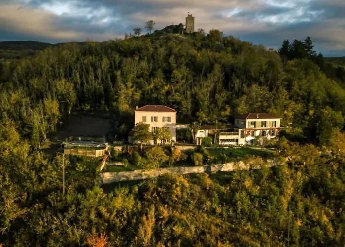 Grande Maison Familiale, Vue Incroyable Et Piscine Hébergement de vacances Saint-Babel