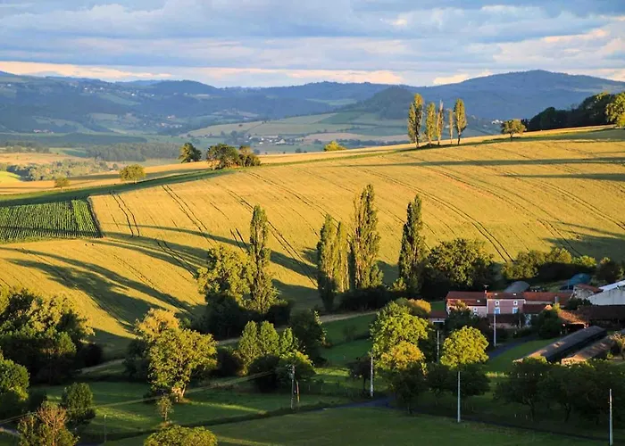 Grande Maison Familiale, Vue Incroyable Et Piscine Hébergement de vacances Saint-Babel